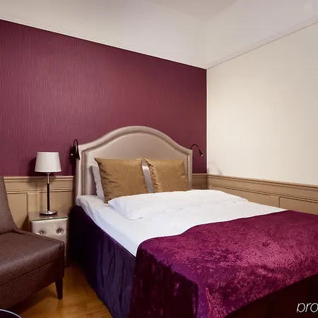 Amanda Hotel