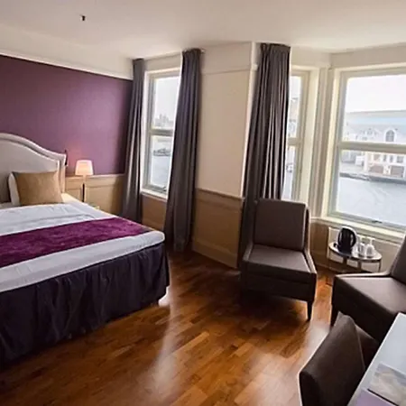 Hotell Amanda 4*